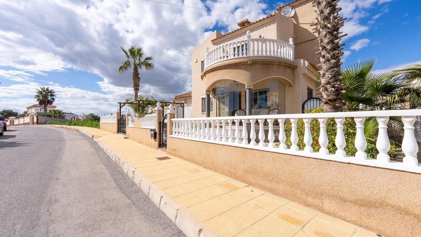 PRECIOSO CHALET EN UN ENTORNO ÚNICO DE NUESTRA COSTA CON PISCINA PRIVADA Y PRECIOSAS VISTAS photo 0