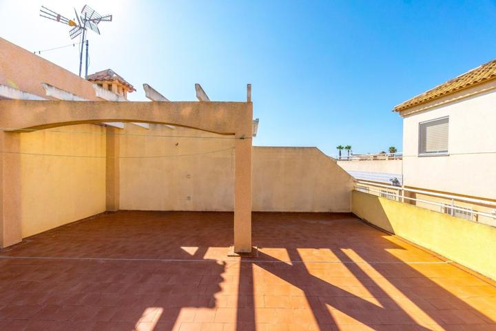 ADOSADO EN LOS ALTOS CON PISCINA COMUNITARIA photo 0