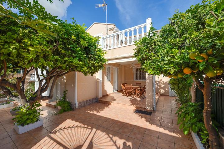 CASA EN LA BONITA URBANIZACIÓN DE TORREALMENDROS photo 0