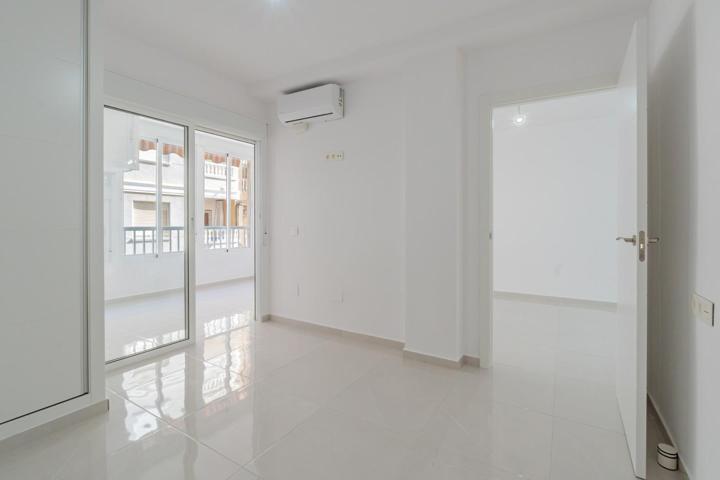 VIVIENDA REFORMADA A TAN SOLO 350 METROS DE LA PLAYA DEL CURA EN TORREVIEJA photo 0