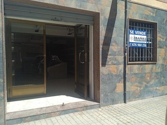 Local con patio. photo 0