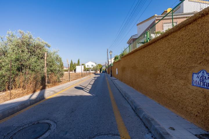Compra tu parcela para hacer la casa de tus sueños a 5 min de Granada. Huétor Vega photo 0