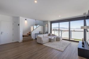 Ático dúplex en Huetor Vega, con gran terraza y piscina privada. photo 0