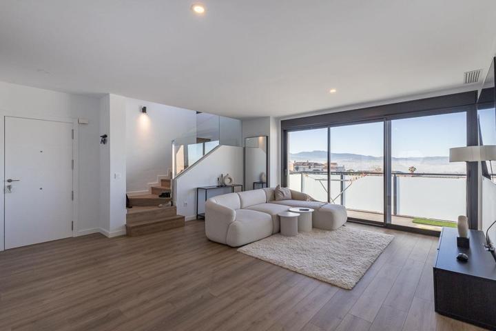 Ático dúplex en Huetor Vega, con gran terraza y piscina privada. photo 0