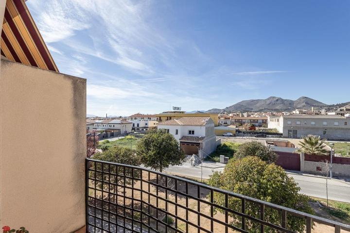¡MAGNIFICO PISO CON BALCÓN, VISTAS DESPEJADAS, GARAJE Y TRASTERO EN ATARFE! photo 0