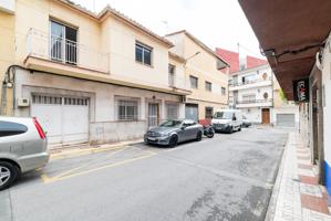¡Oportunidad en Maracena! Crea la casa de tus sueños en una ubicación inmejorable. photo 0