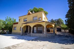 Venta Chalet en zona Bisquert photo 0