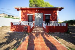 Encantador Chalet en Antella – Oportunidad Única photo 0