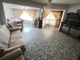 Primer piso en zona Tulell, perfecto para familias photo 0