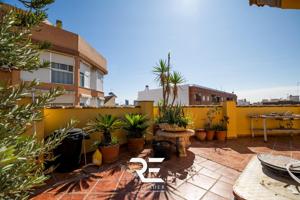 ESPECTACULAR CASA EN BENIMAMET: UN REFUGIO CON GRAN TERRAZA Y GARAJES! photo 0