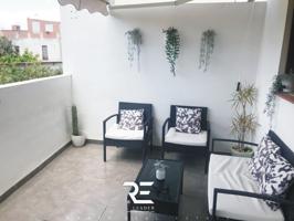 MAGNIFICO ADOSADO DE TRES PLANTAS CON 2 TERRAZAS Y GARAJE !! photo 0