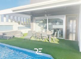 CHALET CON PISCINA Y TERRAZA EN URBANIZACIÓN MIL PALMERAS, PILAR DE LA HORADADA !! photo 0