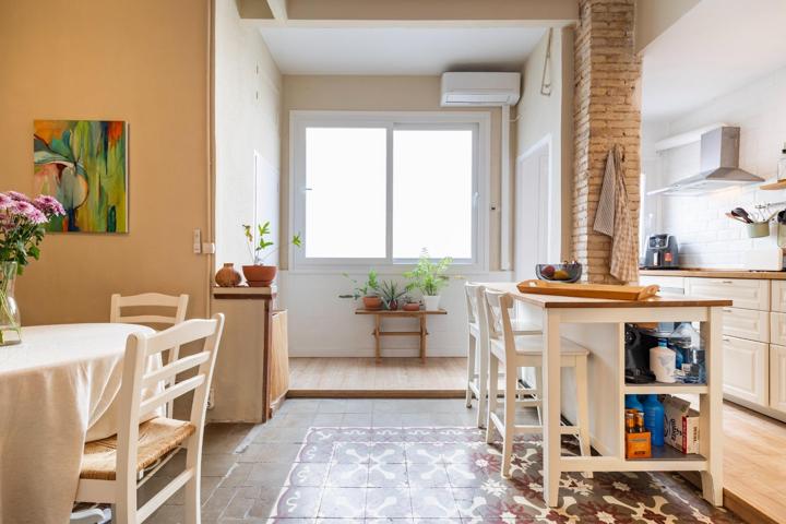 VIVIENDA CON BALCÓN EN RUZAFA – ENCANTO AUTÉNTICO, photo 0