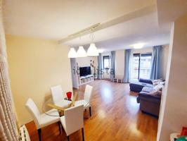 VIVIENDA EN DOS PLANTAS CON ALQUILER ACTIVO photo 0
