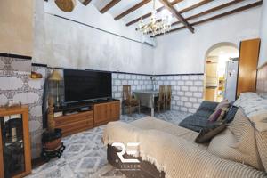 EXCLUSIVA LEADER REAL ESTATE - CASA CON TERRAZA Y BALCÓN EN EL CORAZÓN DE BURRIANA photo 0