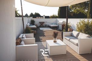 ESPECTACULAR ÁTICO DÚPLEX CON TERRAZA Y GARAJE! photo 0