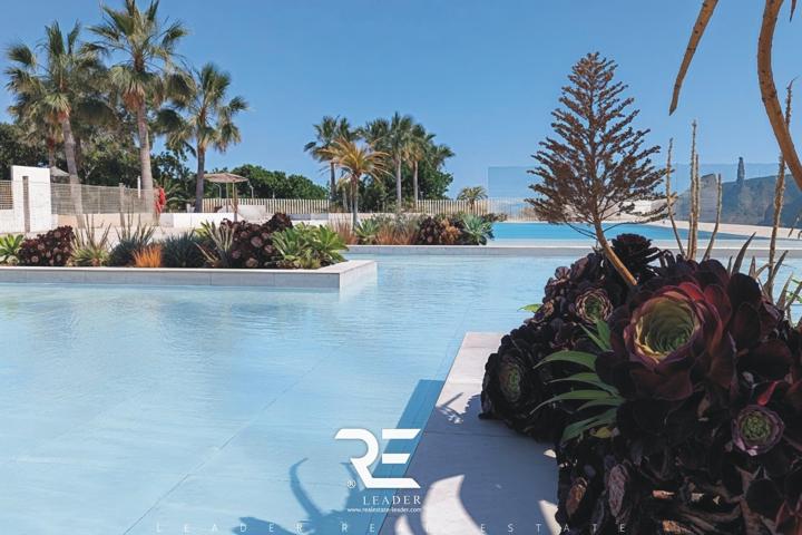 ÁTICO EXCLUSIVO EN PRIMERA LÍNEA DE PLAYA CON TERRAZA Y VISTAS PANORÁMICAS! PLAZA DE GARAJE Y TRASTERO OPCIONALES! photo 0