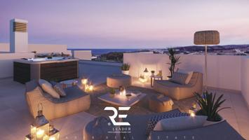 ÁTICO MUY LUMINOSO CON AMPLIAS TERRAZAS, 2 PLAZAS DE GARAJE, TRASTERO Y PISCINA COMUNITARIA EN ESTEPONA !! photo 0