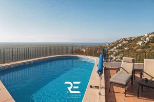¡EXCLUSIVA VILLA EN MONTE PEGO CON VISTAS PANORÁMICAS, DISEÑO DE LUJO Y TECNOLOGÍA SOSTENIBLE! photo 0