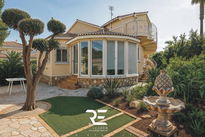 MAGNÍFICO CHALET EN DENIA CON GRAN TERRAZA Y AIRE ACONDICIONADO !! photo 0