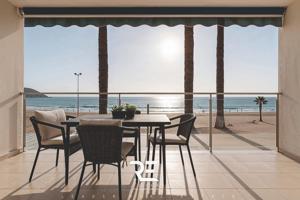 APARTAMENTO EN PRIMERA LÍNEA DE MAR — BENIDORM PONIENTE -TERRAZA FRONTAL AL MEDITERRÁNEO !! photo 0