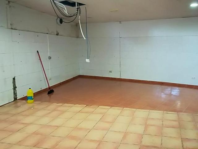 Local comercial de 140 m2 construidos en el Barrio de Monachil photo 0