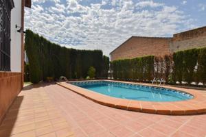 Chalet de 6 dormitorios y Nave en 2 plantas. photo 0