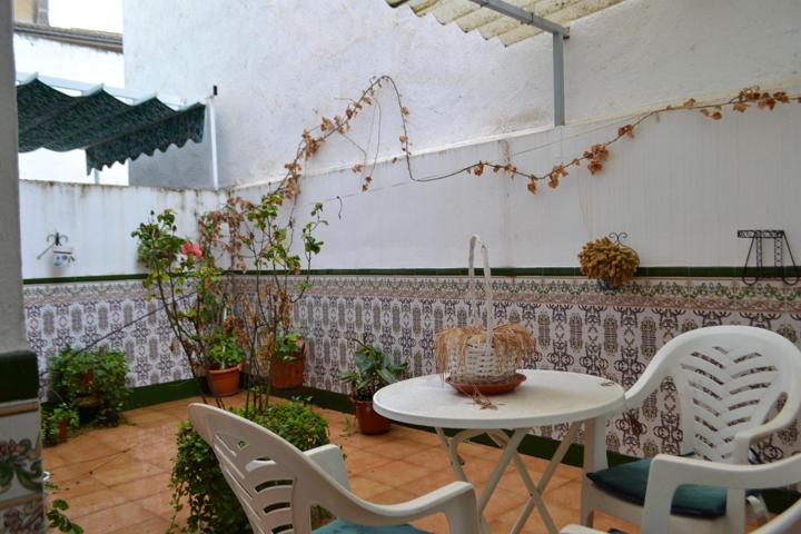 Piso en venta en Montefrío, en el centro del pueblo junto a la Iglesia photo 0