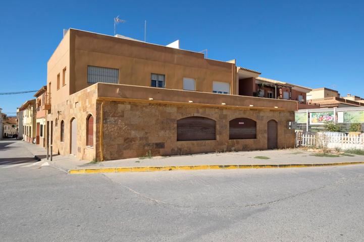 Local comercial haciendo esquina en Dúrcal photo 0