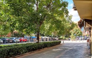 Local comercial, con capacidad para dos vehículos y almacenaje photo 0