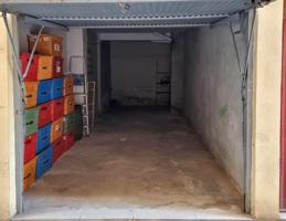 Local comercial, con capacidad para dos vehículos y almacenaje photo 0