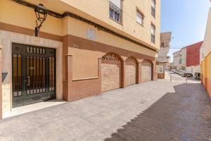 ¡Descubre este encantador piso en pleno corazón de Huétor-Tájar! photo 0