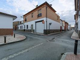 Venta de Casa en Santa Fe: Espaciosa y Versátil photo 0
