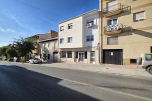 local comercial en avenida principal photo 0
