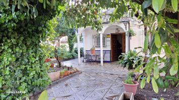 CASA DE ESQUINA EN UNA SOLA PLANTA CON GRAN JARDÍN EN CHINCHÓN photo 0
