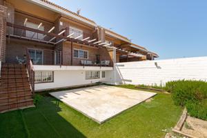 CHALET ADOSADO EN VENTA EN CAMPO REAL photo 0