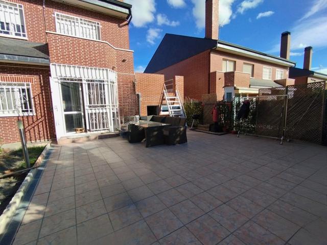 Magnífico chalet pareado, ubicación privilegiada! Zona residencial y bien comunicada. photo 0