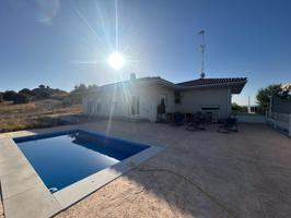 CHALET INDEPENDIENTE EN UNA SOLA PLANTA EN VENTA EN VILLAREJO DE SALVANÉS photo 0