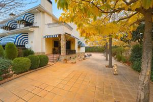 CHALET PAREADO EN VENTA EN ARGANDA DEL REY - LOS VILLARES photo 0