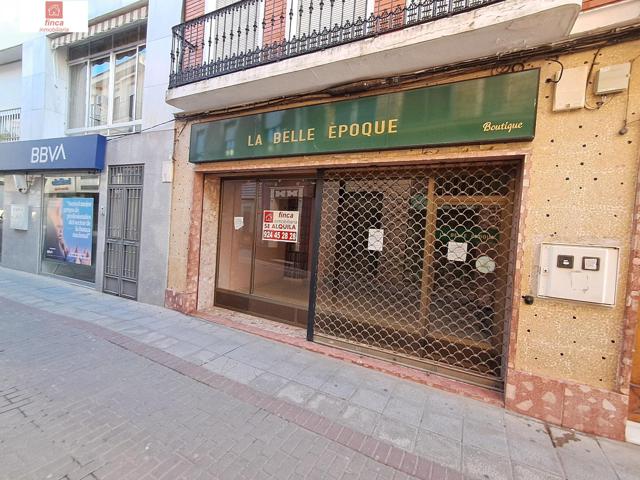 MONTIJO, LOCAL COMERCIAL EN EL CENTRO CON SOTANO Y REJA DE SEGURIDAD photo 0