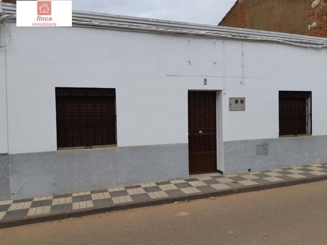 LA NAVA DE SANTIAGO, VIVIENDA AMPLIA, PATIO 300 M2, POSIBILIDAD SOLAR VENTA CONJUNTA SOLAR TRASERO photo 0