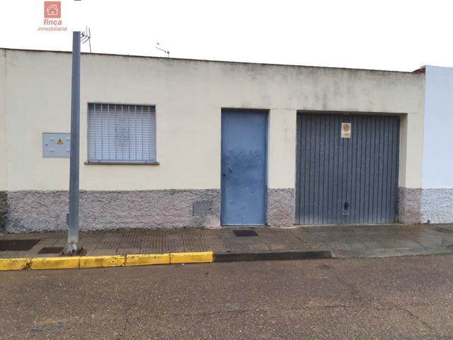 MONTIJO VENTA SOLAR CON GARAJE, PARCELA DE 140 M2 CON TOMA DE AGUA photo 0