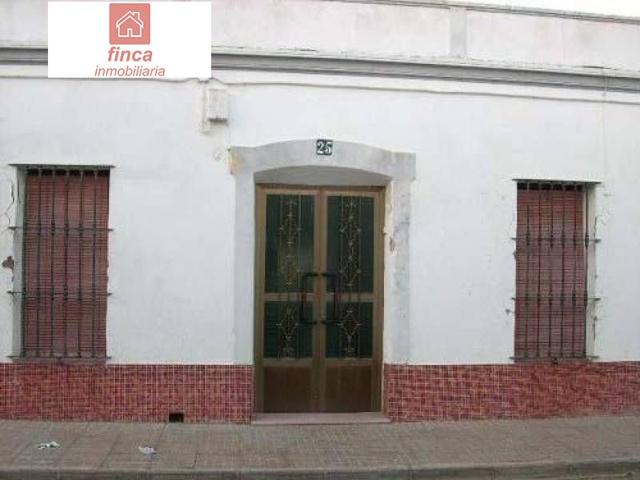 PUEBLA DE LA CALZADA, VIVIENDA A DOS CALLES, 500 M2 SOLAR. photo 0