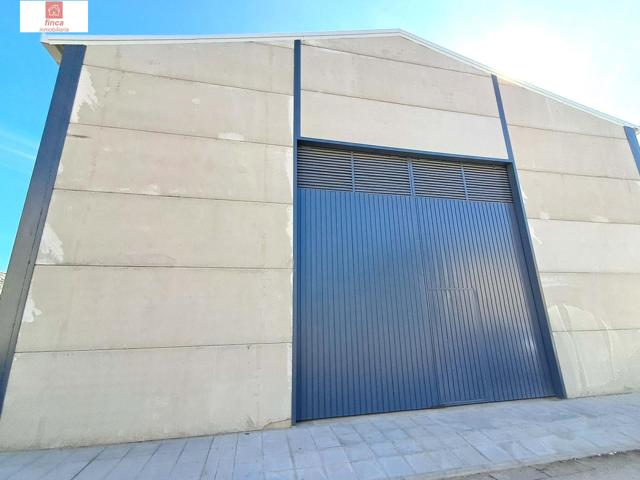 MONTIJO, POLIG INDUSTRIAL ALQUILER NAVE DIAFANA CON OFICINAS Y SERVICIOS TRES PUERTAS ALTAS Y ANCHAS photo 0