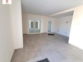 MONTIJO, ALQUILER VIVIENDA PLANTA BAJA, NUEVA A ESTRENAR, SIN MUEBLES, COCINA AMUEBLADA, AMPIO PATIO photo 0