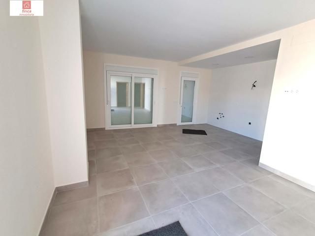 MONTIJO, ALQUILER VIVIENDA PLANTA BAJA, NUEVA A ESTRENAR, SIN MUEBLES, COCINA AMUEBLADA, AMPIO PATIO photo 0