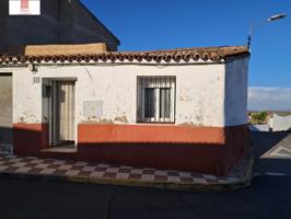 SE VENDE CASA EN LOBON, REFORMADA, ESPACIOS ABIERTOS, LUMINOSA, DE ESQUINA photo 0