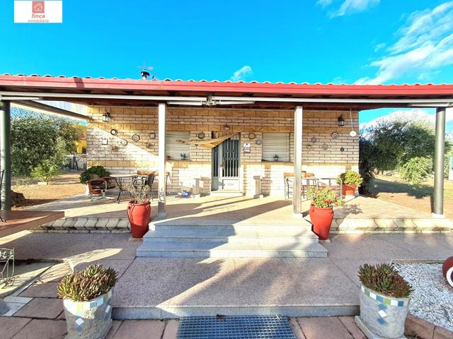 VENTA MONTIJO, CHALET EQUIPADO, ZONA LOS ARENALES, PLACAS SOLARES, FOSA SEPTICA, DEPOSITO AGUAS, ZONAS VERDES photo 0
