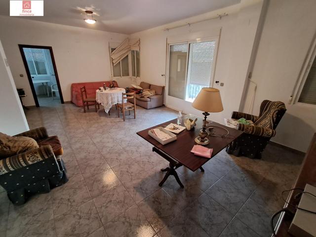 VENTA EN MONTIJO, PISO MUY AMPLIO DE 225 M2 UTILES, AMPLIAS ESTANCIAS, CLIMATIZADO, AMUEBLADO, DE ESQUINA photo 0