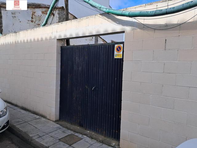 VENTA SOLAR EN MONTIJO, ZONA CENTRO, URBANO RESIDENCIAL, AMPLIO Y CON POZO DE AGUA photo 0